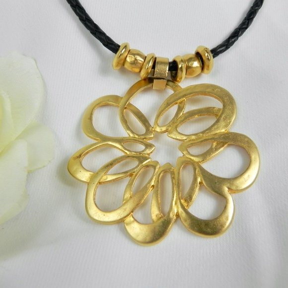 NWT Boho Gold Tone Pendant Necklace - Picture 6 of 9